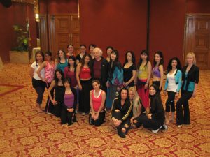 El Grupo tomando clases con MADMOUD REDHA y a la derecha con TITO y Elianny